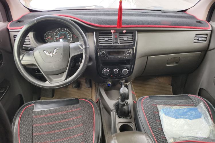Used Wuling Rongguang V 2015 1.2L Standard Version
