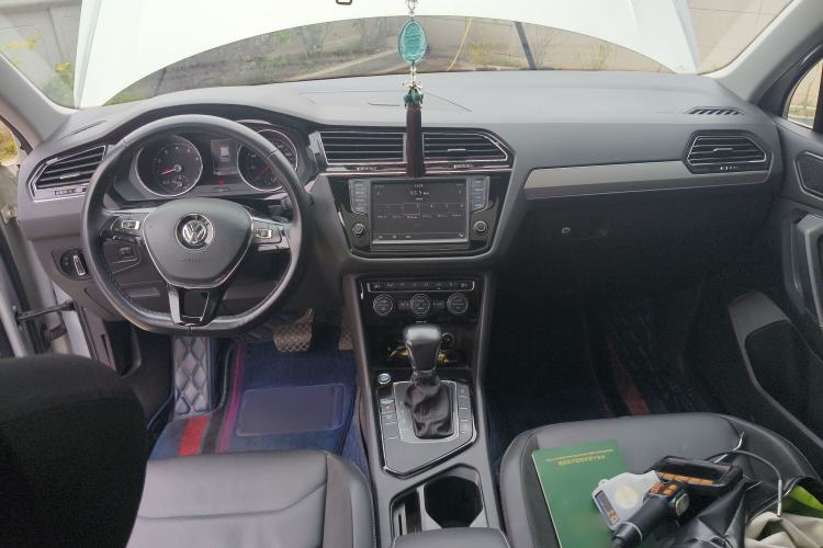 Used Volkswagen Tiguan L 2018 Facelift 330TSI Automatic Two-Wheel Drive Luxury Edition Interior 2