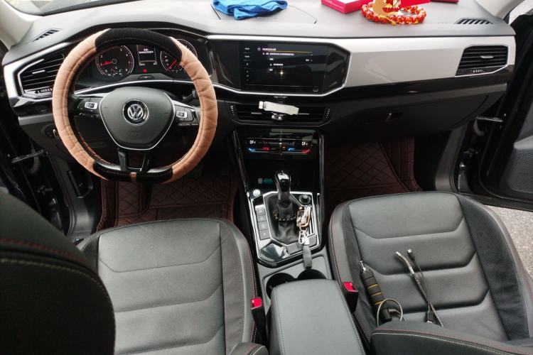 Used Volkswagen Tayron 2020 280TSI Two-Wheel Drive Luxury Connect Edition Center Console