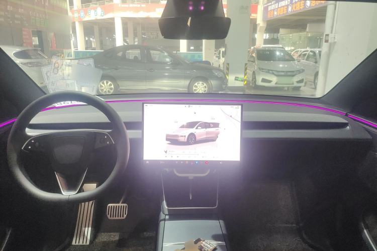 Used Tesla Model Y L 2025 Model Long-Range All-Wheel-Drive Version Center Console