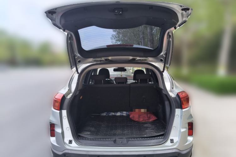 Used Bestune X80 2013 2.0L automatic comfort version Trunk