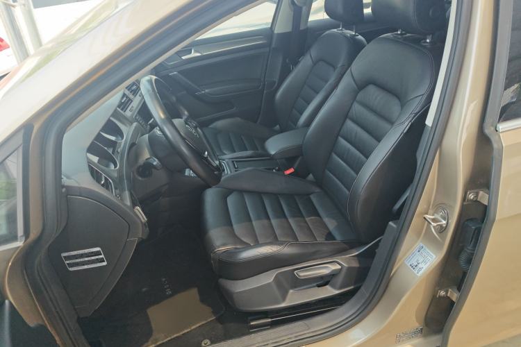 Used Volkswagen Golf 2015 1.4TSI Automatic Luxury Model Left Front Seat