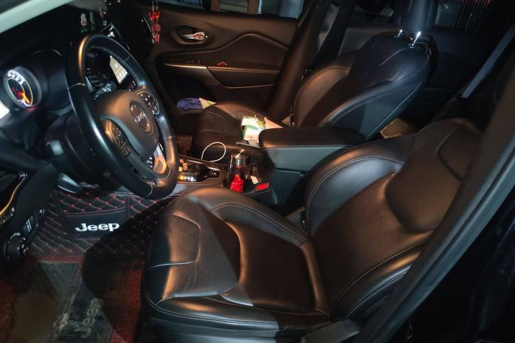 Used Jeep Cherokee 2019 2.0T Four-Wheel Drive Exploration Edition + Autonomous Driving Smart Package China V