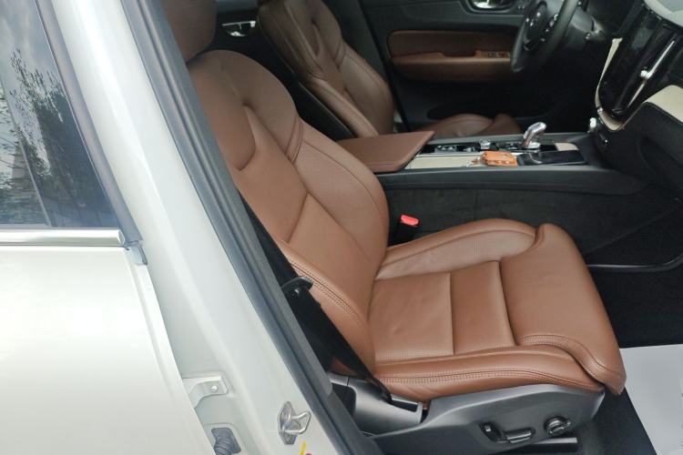 Used Volvo XC60 New Energy 2019 T8 E-Drive Hybrid Prestige Luxury Version China V Standard
