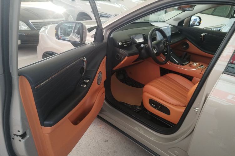 Used AION V 2024 Aion Tyrannosaurus 650 Smart Luxury Edition