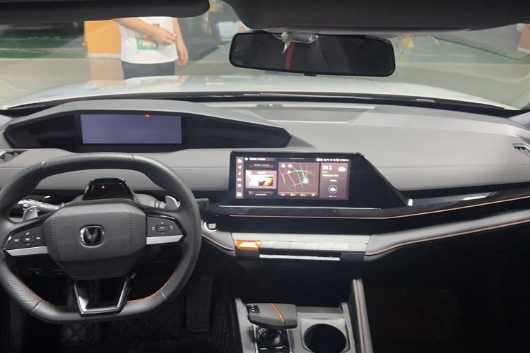 Used CHANGAN UNI-V 2024 1.5T Smart Navigation Version Center Console