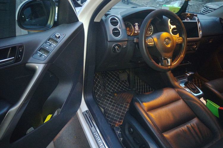 Used Volkswagen Tiguan 2010 1.8 TSI Automatic All-Wheel Drive Fashion Edition Driver Seat