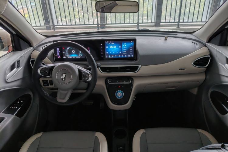 Used ORA White Cat 2022 Xiaoyue Mao Edition 360 km Luxury Model Lithium NMC Center Console