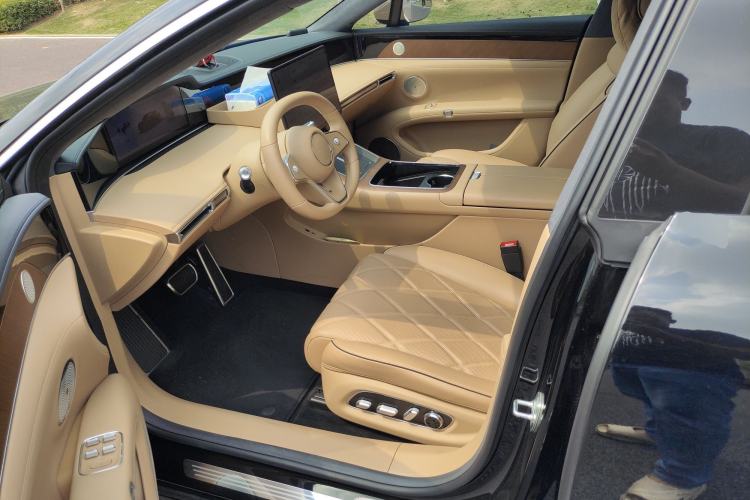 Used Hima Stelato S9 2024 All-Electric Max Rear-Drive Long-Range Version Left Front Seat