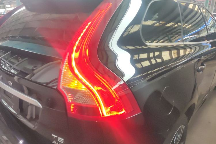 Used Volvo XC60 2017 T5 AWD Personalized Sport Upgrade Edition