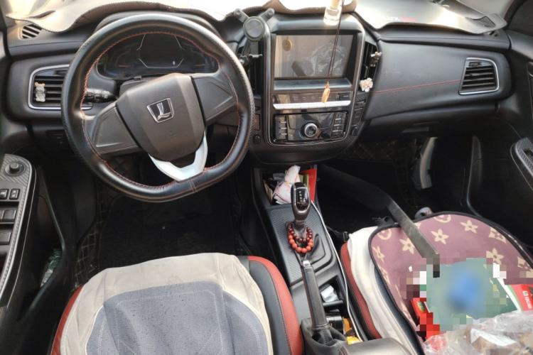 Used Luxgen U5 SUV 2017 1.6L CVT Knight Edition Center Console