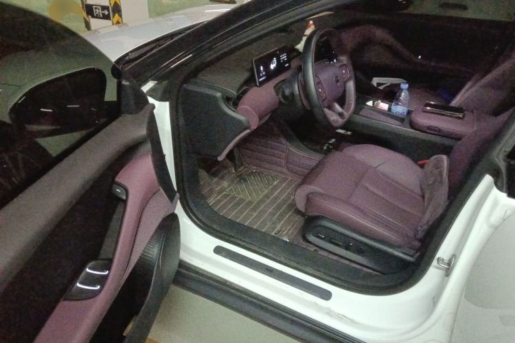 Used Nio ET5 2022 75 kWh Driver Seat