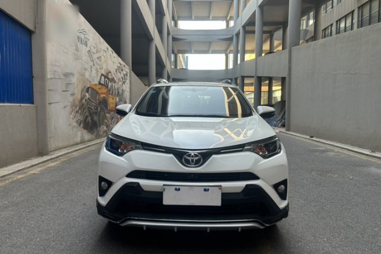 Used Toyota RAV4 2016 2.0L CVT Two-Wheel Drive Fashion Edition China V Standard