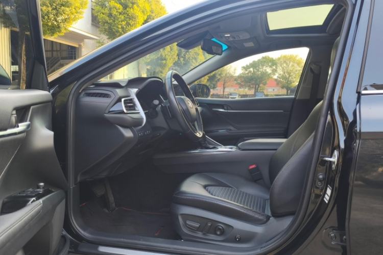 Used Toyota Camry 2022 2.5S Knight Edition
