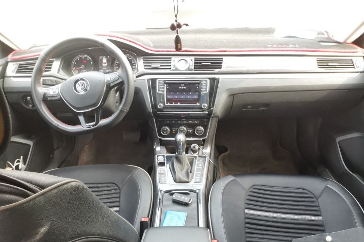 Used Volkswagen Passat 2016 330TSI DSG Prestige Edition Center Console