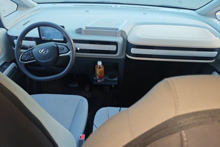 Used SAIC MAXUS Dana V1 2025 Low-Roof Multi-Function Version 42 kWh Center Console