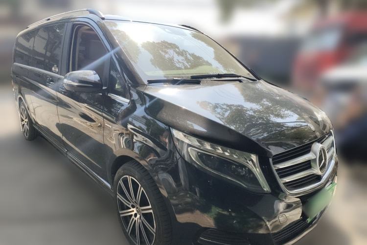 Used Mercedes-Benz V-Class 2016 V 260 L Prestige Extended Edition Front Right 45 Deg