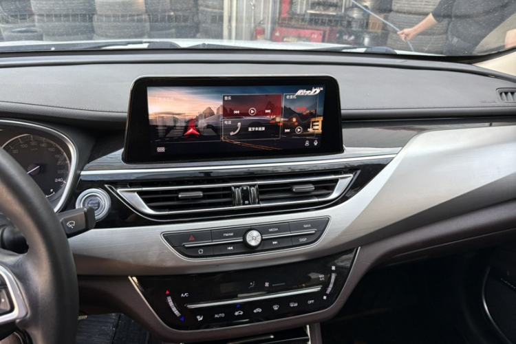 Used Changan Raeton CC 2018 1.5T Automatic Haoya Model Guangmang Edition China V Standard
