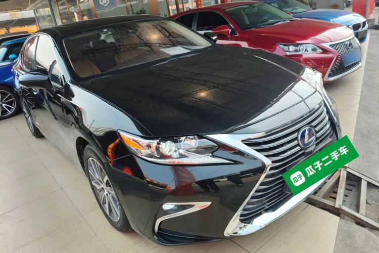 Used Lexus ES 2015 300h Comfort Edition

