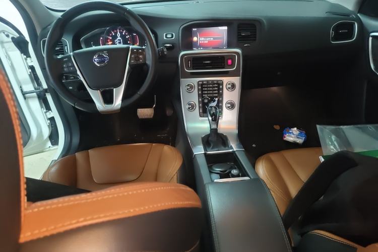 Used Volvo V60 2017 T5 Zhiyi Edition China V Standard Center Console