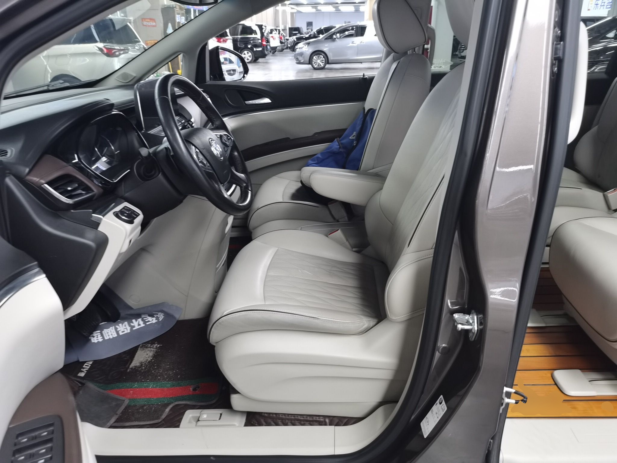 Interior delantero