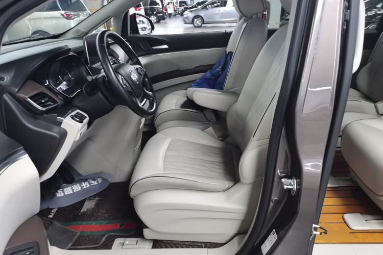 Used Buick GL8 2021 Land Cruiser Executive Class 652T Luxury Model