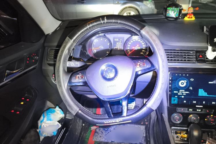 Used Volkswagen C-TREK 2017 230TSI DSG Luxury Model Steering Wheel