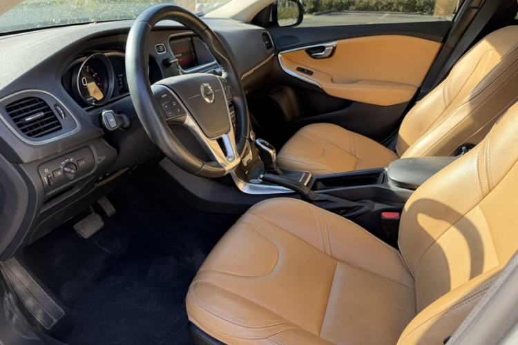 Used Volvo V40 2018 T3 Zhiyi Edition