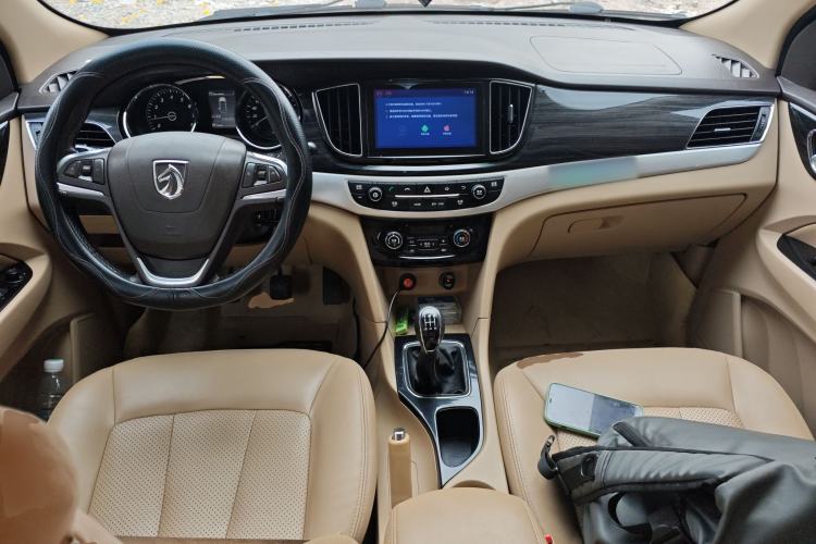 Used Baojun 730 2015 1.8L Manual Luxury Navigation ESP Version 7-seater
