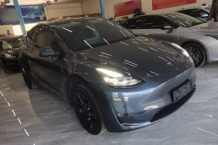 Used Tesla Model Y 2023 Long-Range All-Wheel-Drive Version Front Right 45 Deg