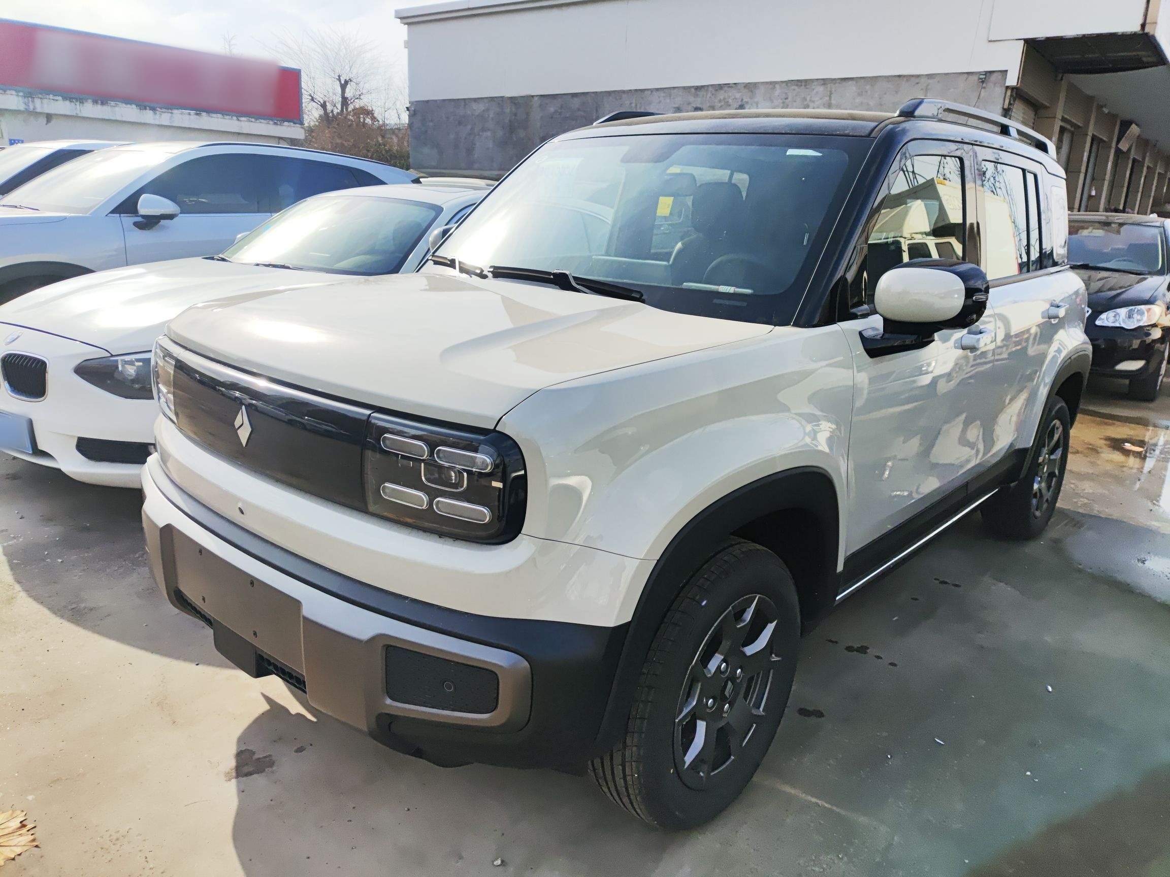 Под передней частью автомобиля