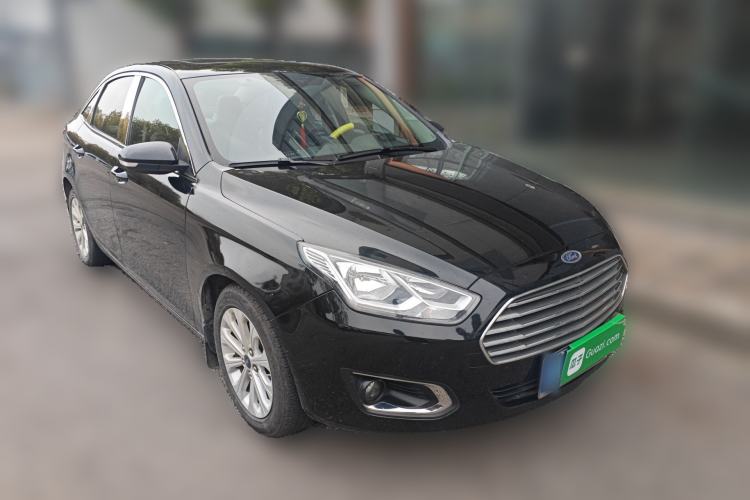 Used Ford Escort 2015 1.5L Manual Fashion Edition Front Right 45 Deg