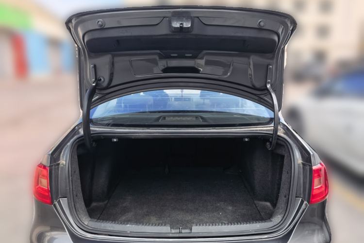 Used Volkswagen Sagitar 2012 1.6L Manual Fashion Edition