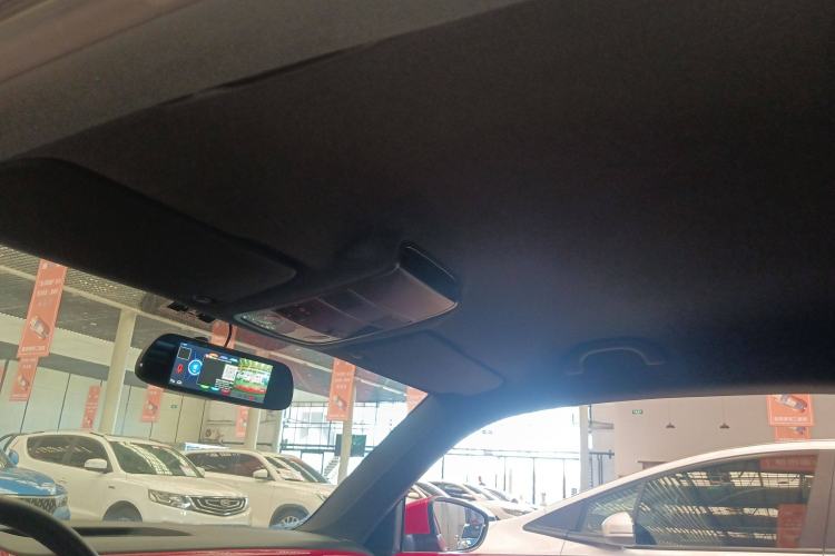 Used Volkswagen Beetle 2015 180TSI model
