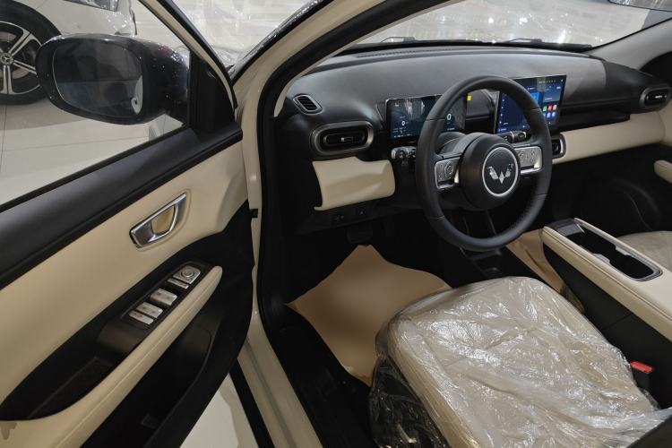 Used Wuling Bingo PLUS 2024 330 km Range Five-Seater Version
