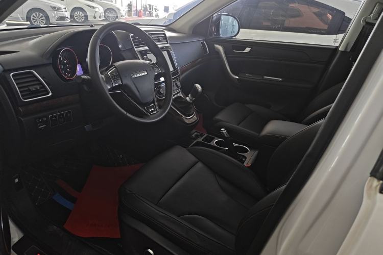 Used Haval H6 2015 Revised Version Sport Edition 1.5T Manual Transmission Two-Wheel Drive Elite Grade Interior 4