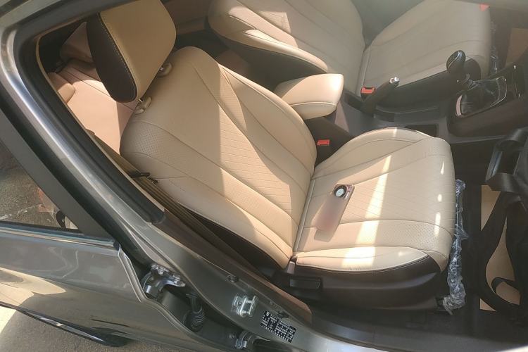 Used Baojun 310W 2017 1.5L Manual Fashion Model China V
