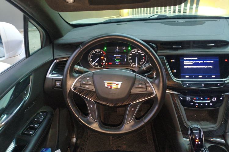 Used Cadillac XT5 2021 28T Luxury Model Steering Wheel