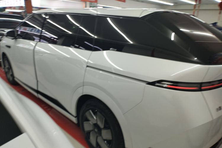 Used XPeng X9 2024 702 Ultra-Long Range Pro Rear Left 45 Deg