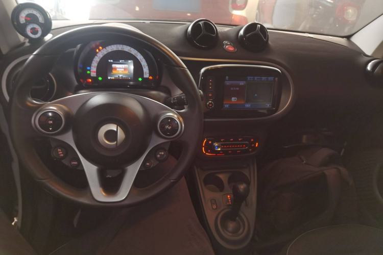 Used smart fortwo 2017 1.0L 52kW New Sound Special Edition China V Emission Standard
