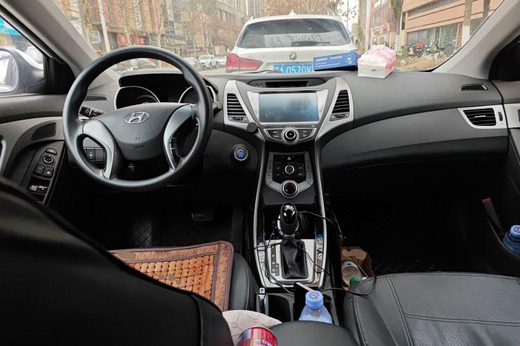 Used Hyundai Elantra (5th Generation / Langdong) 2015 1.6L Automatic Leading Model Center Console
