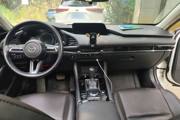 Used Mazda 3 Axela 2022 2.0L Automatic ZhiZun Edition
