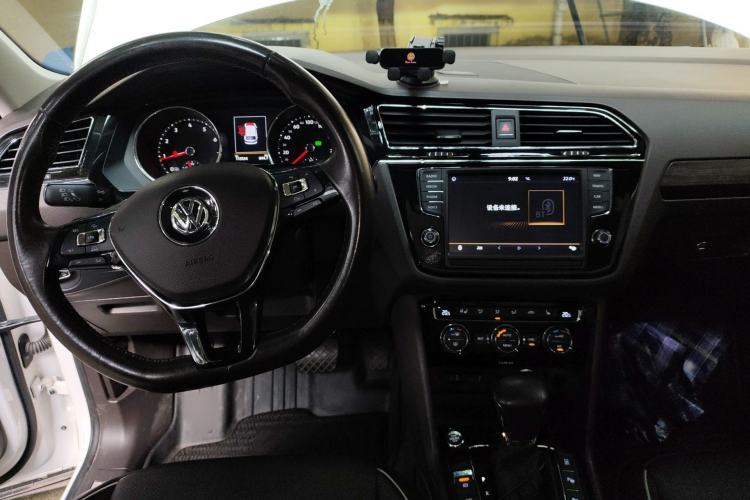 Used Volkswagen Tiguan L 2017 330TSI Automatic Two-Wheel Drive Flagship Edition Interior 2