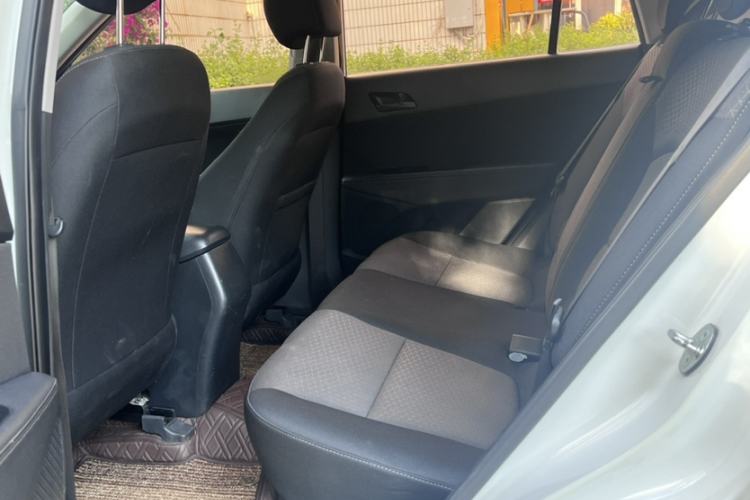 Used Hyundai ix25 2015 1.6L Automatic Two-Wheel Drive Fashionable GS Model Interior 5