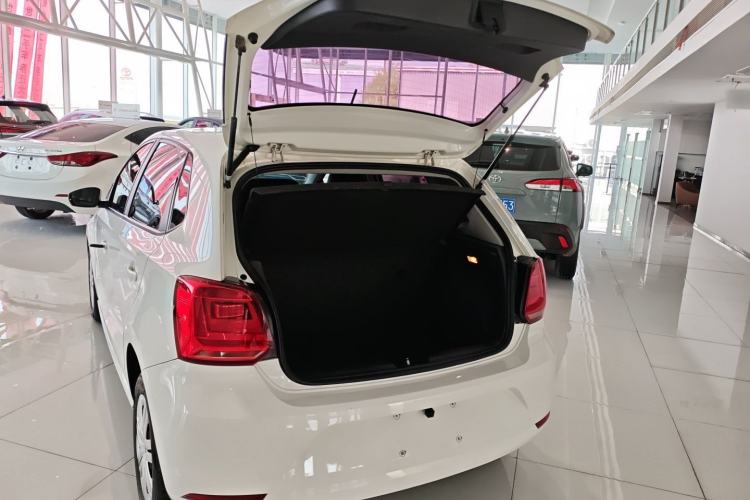 Used Volkswagen Polo 2016 1.4L Manual Fashion Model Trunk