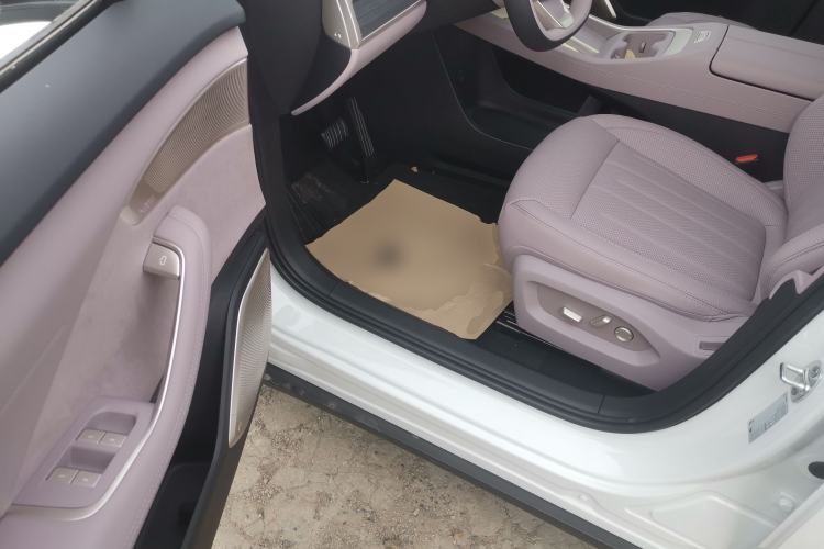 Used ONVO L60 2025 Model—85 kWh All-Wheel-Drive Version
