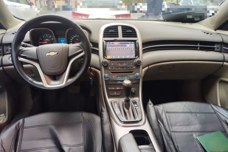 Used Chevrolet Malibu 2014 2.0L Automatic Comfort Edition Center Console