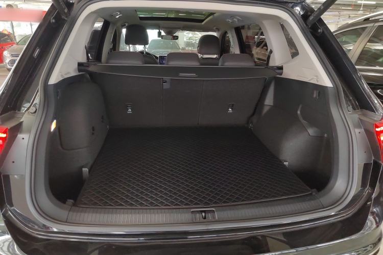 Used Volkswagen Tiguan L New Energy 2022 430 PHEV Plug-in Hybrid Prestige Edition Trunk