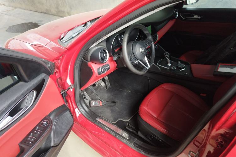 Used Alfa Romeo Giulia 2017 2.0T 200HP Luxury Edition