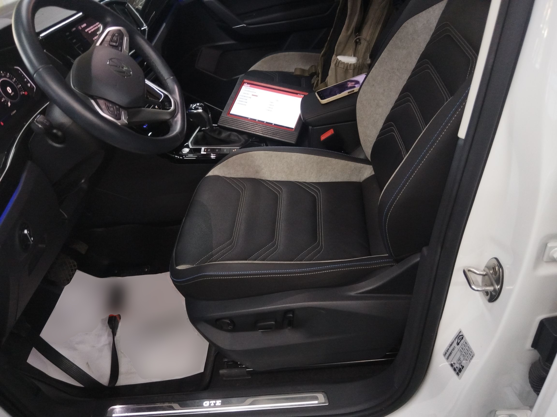 Переднее сиденье в автомобиле